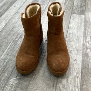Ugg boots size 7. Short shaft classic.